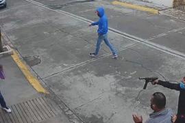 Sujetos con metralleta en mano roban camioneta en Tlalnepantla Edomex