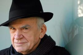 Reconocen a Milan Kundera y gana el premio literario Franz Kafka 2020