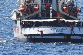  Tras la desesperación decenas de migrantes se arrojan al mar mediterráneo