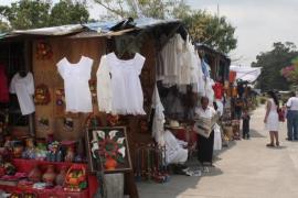  Artesanos y comerciantes de la zona Arqueológica "El Tajin" se preparan para reapertura