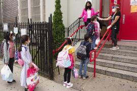  Escuelas de Nueva York son cerradas tras presentar rebrotes de COVID