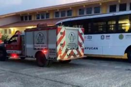Pretenden incendiar autobús del DIF en Acayucan, Veracruz