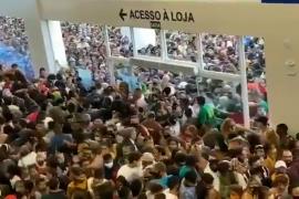 Inauguran centro comercial en Brasil y se sale de control