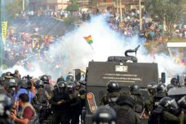 En noviembre de 2019 la policía reprime una manifestación en favor del presidente derrocado, Evo Morales, en Cochabamba, Bolivia