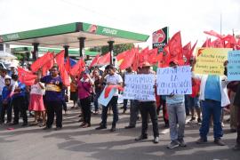 Un aproximado de 250 habitantes integrantes de Antorcha Campesina de la sierra de Santa Marta bloquearon la carretera Transístmica a la altura de la entrada a la cabecera municipal de Soconusco