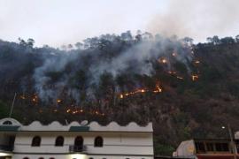  Habitantes fueron desalojados en la madrugada; fuego avanza a Tlilapan
