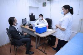Cuitláhuac García se vacuna contra la influenza y exhorta a la población aplicársela