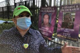 Integrantes de colectivos de desaparecidos se manifiestan contra la desaparición de fideicomisos