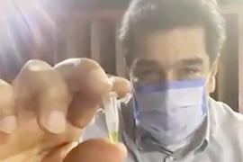 Mediante un video el polémico mandatario venezolano mostró una ampolleta del medicamento