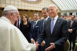 Papa Francisco felicita por teléfono a Joe Biden por su virtual victoria presidencial