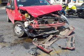 Accidente aparatoso genera cierre vial en avenida de Veracruz