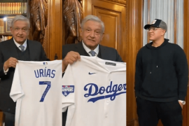  AMLO, recibe en Palacio Nacional al pítcher de los Dodgers, Julio Urías