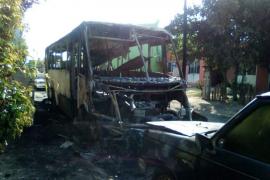  Camión urbano de Coatzacoalcos arde en llamas
