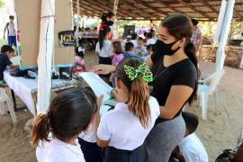 Hijos del “El Chapo” improvisan una escuela para pobres en México