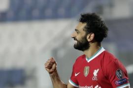 La estrella del Liverpool Mohamed Salah dio positivo a Covid-19, pero no sufre ningún síntoma, anunció la Asociación Egipcia de Futbol