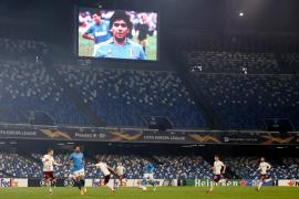 El club Nápoles considera rebautizar el estadio San Paolo con el nombre del astro argentino Diego Armando Maradona