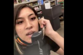 Empleada de supermercado usa megáfono para renunciar; denunció acoso