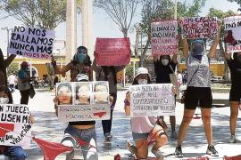 Mujer víctima de violación en Perú, es acusada por jueces tras usar ropa interior roja