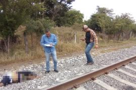 El cuerpo de una persona del sexo masculino fue encontrado a un costado de la vía del tren en el tramo Paso del Macho-Camarón, autoridades ministeriales tomaron conocimiento.