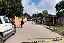 El joven se encontraba en un depósito de cervezas sobre la calle Juan de la Barrera cuando fue atacado a disparos