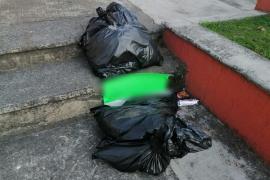 Las bolsas con restos humanos fueron abandonadas sobre la calle Vicente Guerrero de Mariano Escobedo, este domingo 20 de diciembre