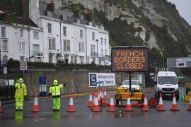 Francia reabre las fronteras con Reino Unido, y exige prueba negativa de COVID-19