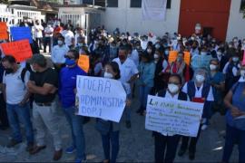 Nuevamente empleados exigen salida del jefe de jurisdicción sanitaria en Orizaba
