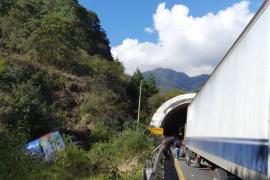 Autobús vuelca en autopista Puebla-Córdoba; hay varios lesionados