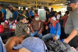 Los viajeros iban a bordo de un tráiler con razón social Paquetepress y fueron detectados a la altura del municipio de Moloacán en la caseta de cobro del puente Coatzacoalcos II Antonio Dovali Jaime.