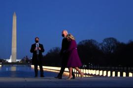  Joe Biden y Kamala Harris rinden homenaje a víctimas del COVID-19 en EU