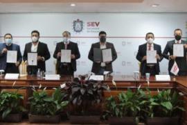 Firman un acuerdo la SEV y CMIC para estudiantes de instituciones publicas y privadas