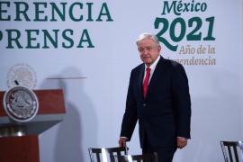 López Obrador insinuó que la compañía de redes sociales podría ser parcial, y mostró un currículum que, según él, mostraba que un ejecutivo había trabajado anteriormente para senadores del Partido Acción Nacional y para el expresidente Felipe Calderón