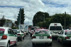 Taxistas en Xalapa operan como colectivos ante la complacencia de autoridades estatales