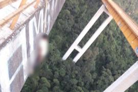 Encuentran a hombre sin vida colgado en puente de Metlac, en Veracruz