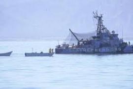 Elementos de la Marina enfrentan barco de pescadores en protección de la vaquita marina