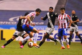 Chivas debuta en la apertura LigaMX 2021 con un empate ante el Puebla