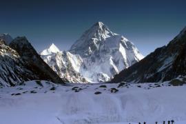 El K2 es una montaña de gran dificultad. Más de 80 alpinistas han muerto intentando el ascenso, y unos 450 han logrado pisar la cima.