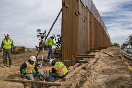 Primeras horas como presidente Biden y México acaricia el fin de la construcción del Muro: Ebrard