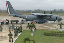 Aterriza avión con otro lote de vacunas COVID para hospitales de Xalapa