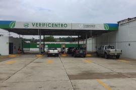 Concesionarios de verificentros en Veracruz se manifiestan ante cambios anticorrupción