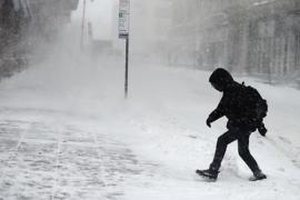 Una severa tormenta invernal azotó el lunes el noreste de Estados Unidos pero, en esta era de pandemia, las clases no se vieron afectadas sino la campaña de vacunación contra el coronavirus