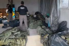 FGR cateó dos inmuebles en Jalisco asegura vehículos, armas y cartuchos
