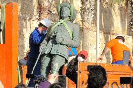 Retiran la última estatua del dictador Francisco Franco en tierra española