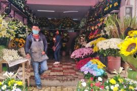 Comerciantes de Coatzacoalcos apuestan en la realización de arreglos florales para este 14 de febrero