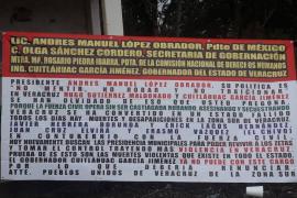 En ciudad Isla y José Azueta dejan lona con mensaje para AMLO