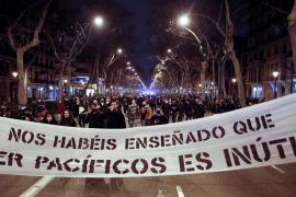 Sexta noche de protestas violentas en Barcelona España