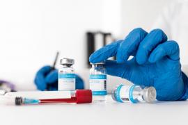  EU arranca campaña de vacunación contra COVID-19 en farmacias
