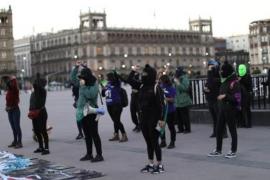 Para frenar candidatura de Salgado Macedonio mexicanas entonan "Un violador en tu camino"