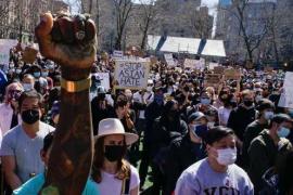 Manifestación contra el odio y creciente violencia hacia los estadunidenses de origen asiático