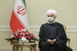 El presidente iraní Hassan Rouhani durante una reunión con el canciller irlandés Simon Coveney, en Teherán, Irán, el 7 de marzo de 2021